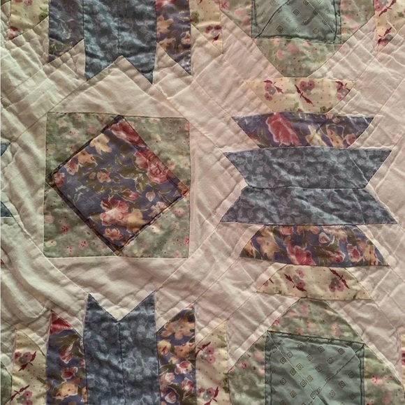Hand Sewn Vintage Quilt Large Size ~96x86 - Picture 3 of 10